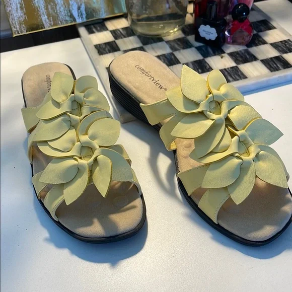 Butter Yellow Leather Sandals with Floral Design - Picture 6 of 16